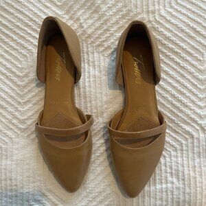 Tan Trotters Emory d'Orsay Pointed Toe Flat (Women) Size 7.5